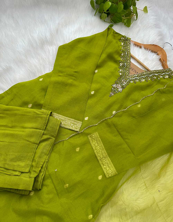 Ready-to-Wear Dola Silk Kurti Set with Organza Dupatta - Graceful Elegance🌟