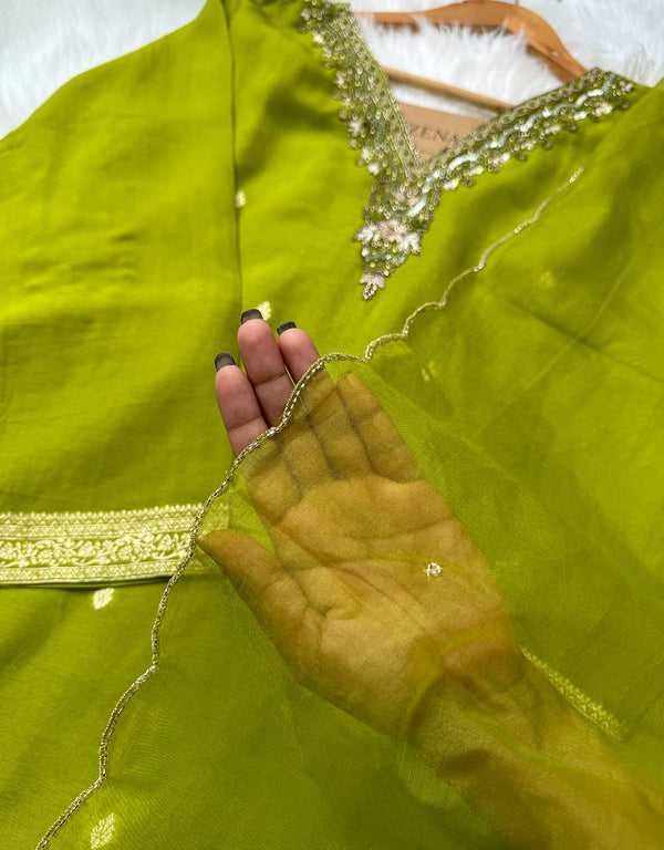 Ready-to-Wear Dola Silk Kurti Set with Organza Dupatta - Graceful Elegance🌟