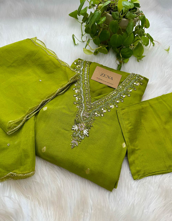 Ready-to-Wear Dola Silk Kurti Set with Organza Dupatta - Graceful Elegance🌟