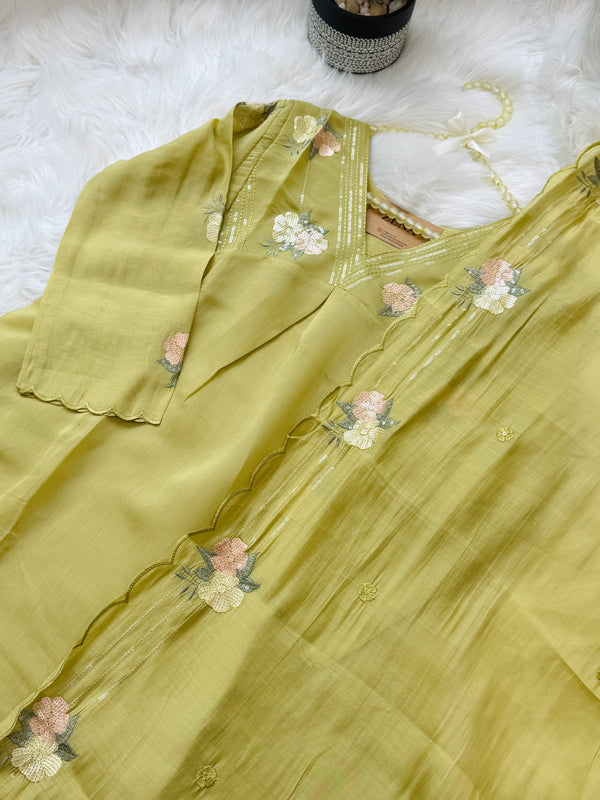 ✨ Glass Chanderi Hand-Detailed A-Line Kurti Set ✨