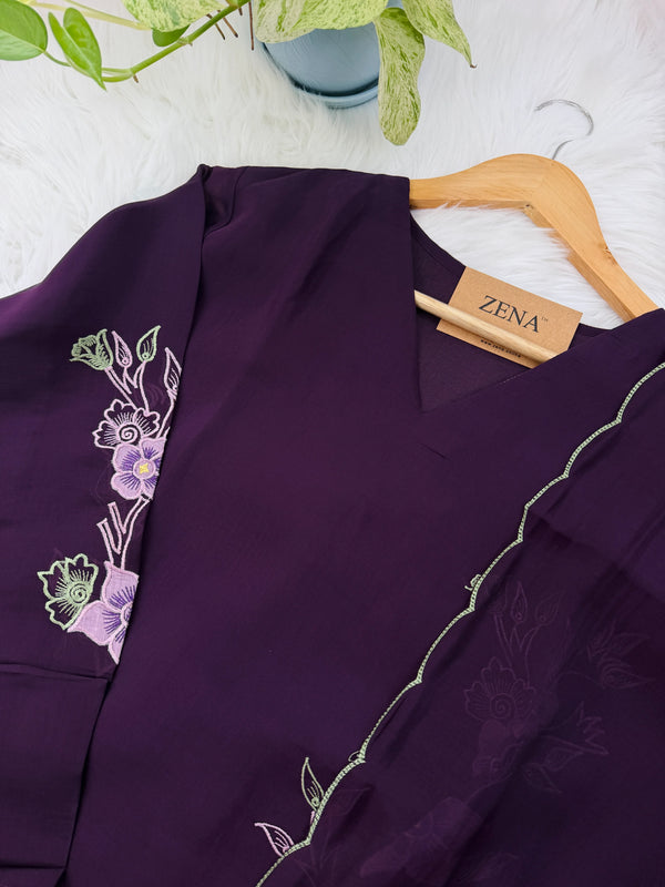 ✨ Glass Chanderi Embroidered Kurti Set