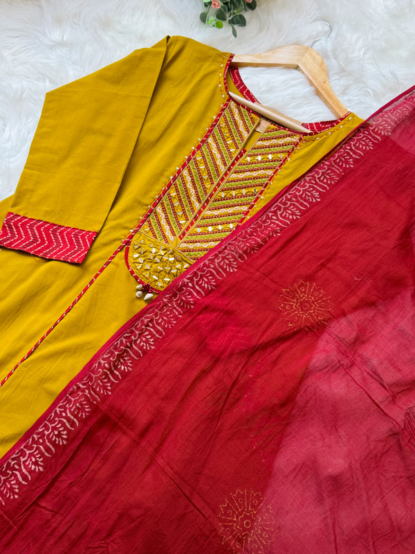 ✨ Pure Cotton Mirror Work Slitted Kurti Set ✨