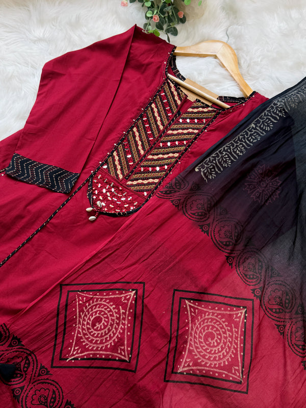 ✨ Pure Cotton Mirror Work Slitted Kurti Set ✨