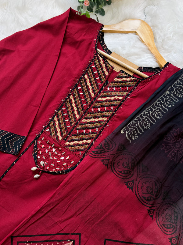 ✨ Pure Cotton Mirror Work Slitted Kurti Set ✨