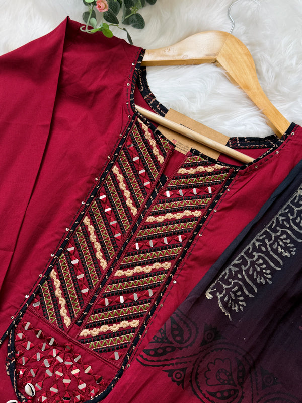 ✨ Pure Cotton Mirror Work Slitted Kurti Set ✨