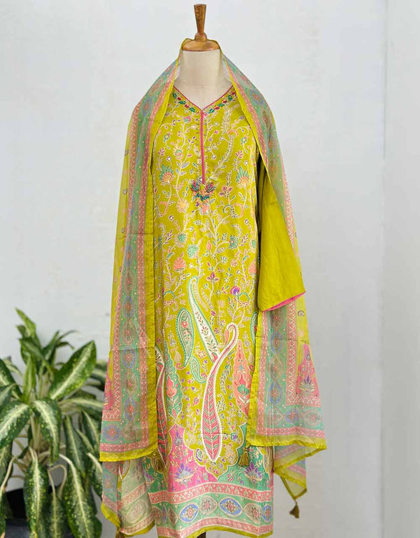 READY TO WEAR PURE CREPE KURTI SET – EFFORTLESS ELEGANCE ✨