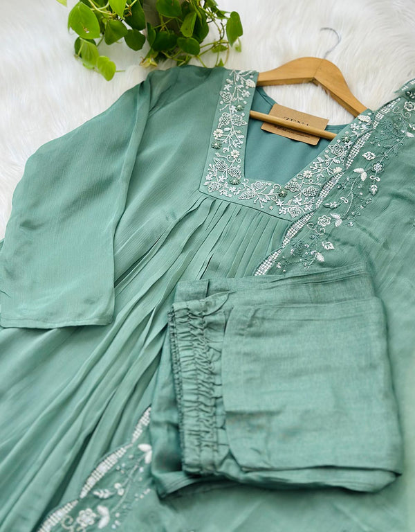 Ready-to-Wear Chinnon Hand Work Kurti Set – A Blend of Elegance & Luxury ✨