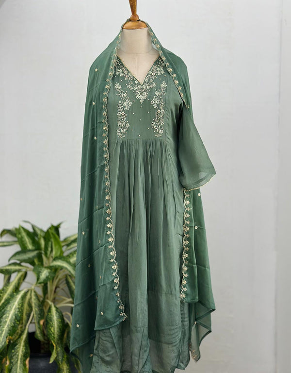 Ready-to-Wear Chinnon Hand Work Kurti Set – Elegant & Timeless ✨