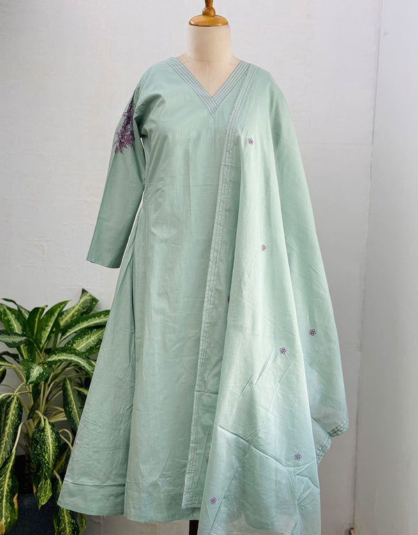 Ready-to-Wear Cotton Anarkali Kurti Set – Graceful Comfort with Intricate Thread Work ✨