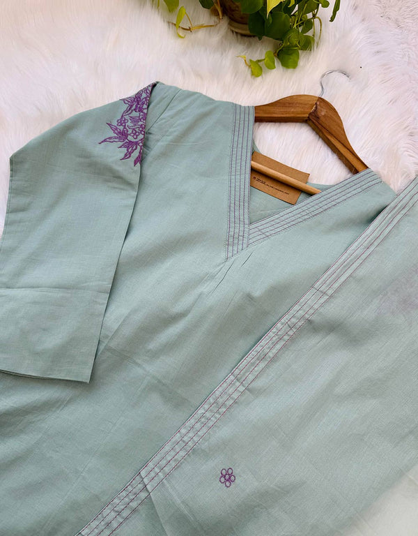 Ready-to-Wear Cotton Anarkali Kurti Set – Graceful Comfort with Intricate Thread Work ✨