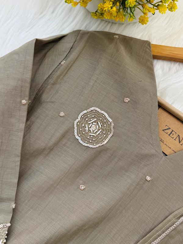 ✨ Premium Mul Chanderi Embroidered Kurti Set ✨