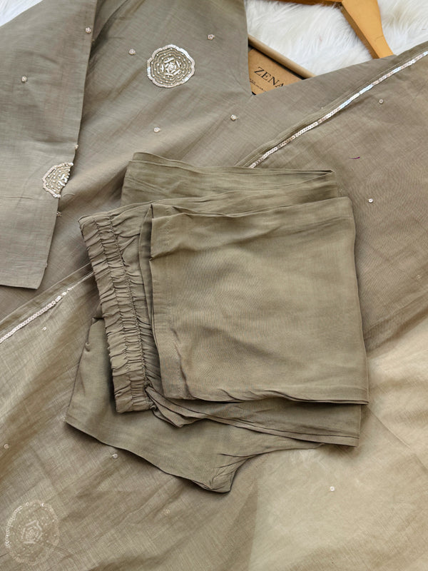 ✨ Premium Mul Chanderi Embroidered Kurti Set ✨