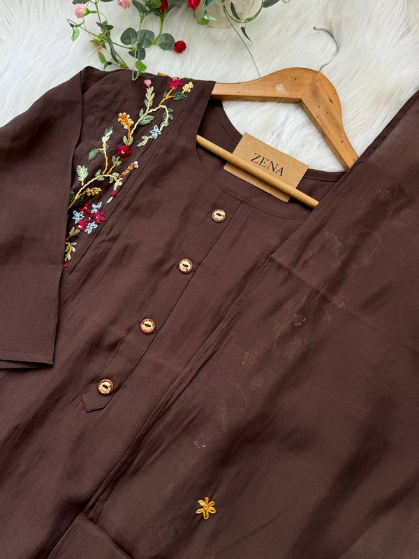 ✨ Glass Chanderi Embroidered Kurti Set ✨