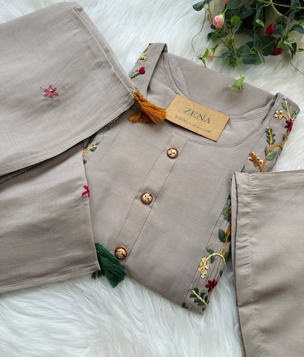✨ Glass Chanderi Embroidered Kurti Set ✨