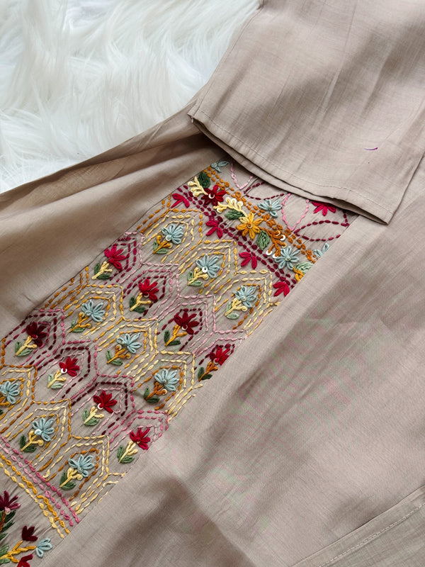 ✨ Glass Chanderi Embroidered Kurti Set ✨