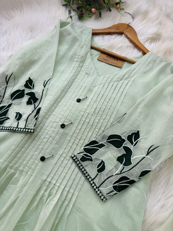 Mul Chanderi Appliqué Work Anarkali Set ✨