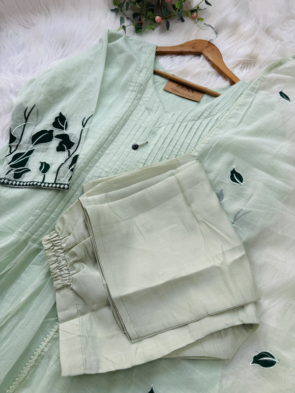 Mul Chanderi Appliqué Work Anarkali Set ✨