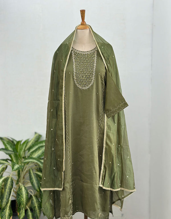 Georgette Ready-to-Wear Handwork Suit – Timeless Elegance & Craftsmanship ✨