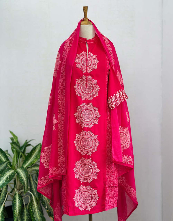 Ready-to-Wear Pure Cotton Kurti Set – Effortless Comfort & Style 🌿✨Z785