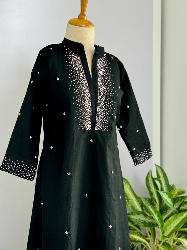 Premium Mul Cotton Handwork Kurti Set – French Knot Detailing