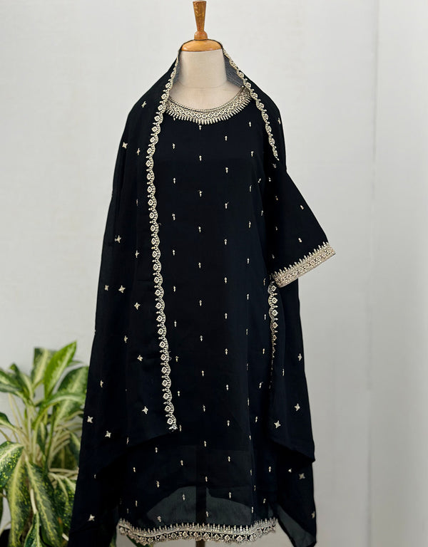 Ready-to-Wear Chinnon Kurti Set ๐