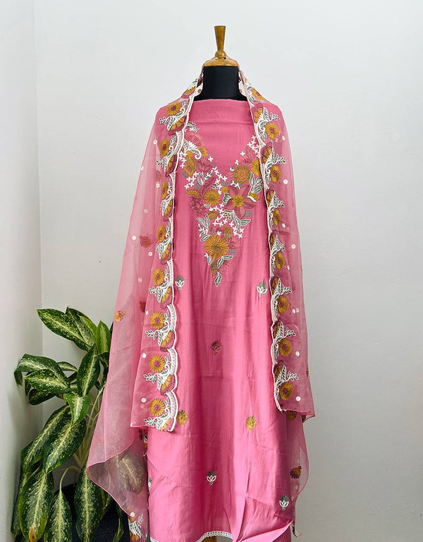 Muslin Unstitched Suit with Embroidered Organza Dupatta - Elegant Craftsmanship 🌟