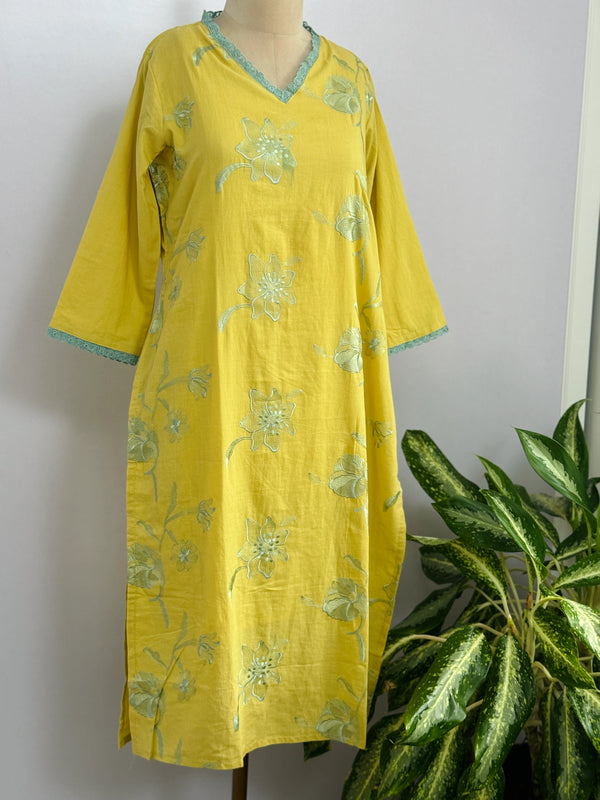 Mul Cotton Embroidered Kurti Set – Elegant Ethnic Wear