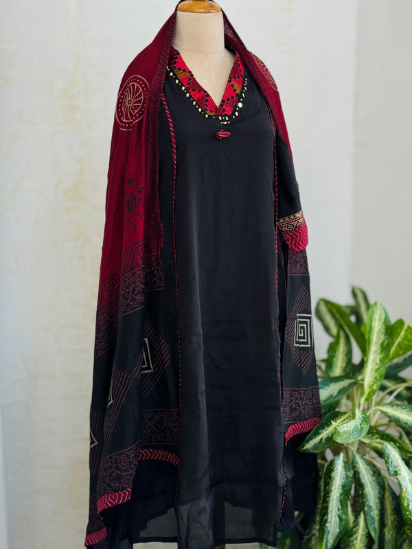 Premium Glass Chanderi Mirror Work Kurti Set – Paired with Cotton Dupatta & Palazzo ✨