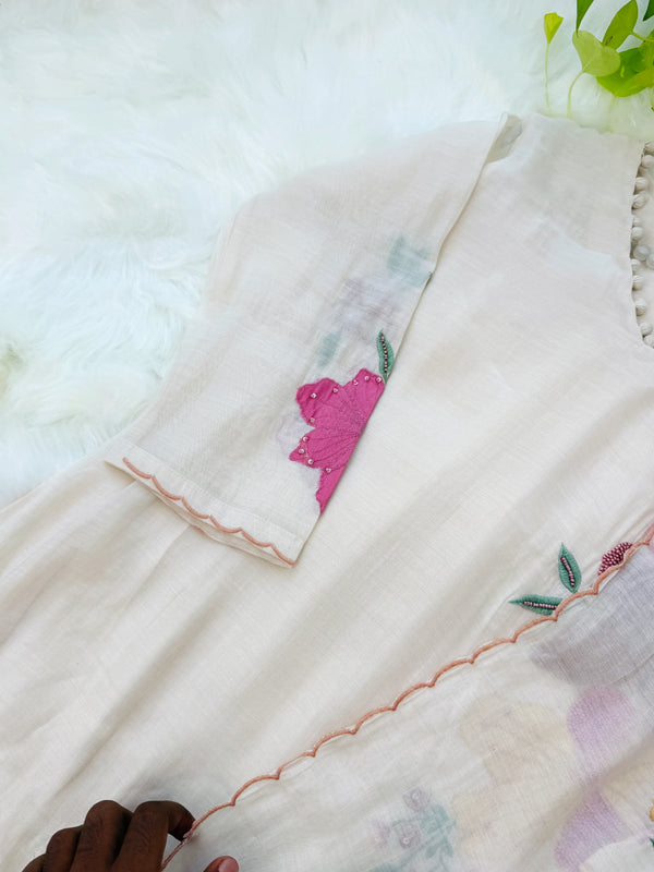 ✨ Pure Mul Chanderi Floral Embroidery Work Kurti Set