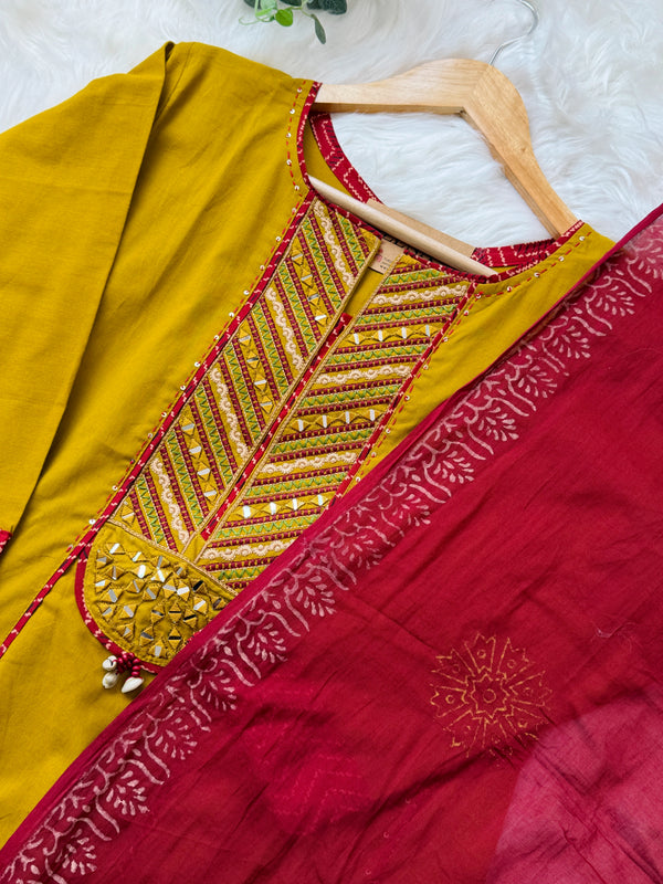 ✨ Pure Cotton Mirror Work Slitted Kurti Set ✨