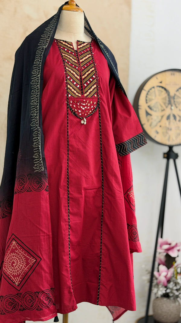 ✨ Pure Cotton Mirror Work Slitted Kurti Set ✨
