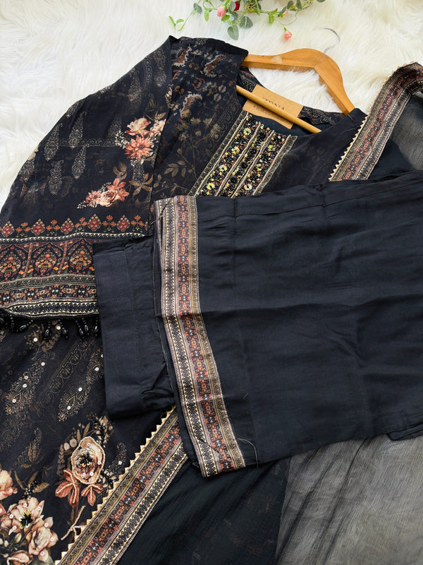 🌙 Pure Crepe Pakistani Hand Detailed Suit 🌙