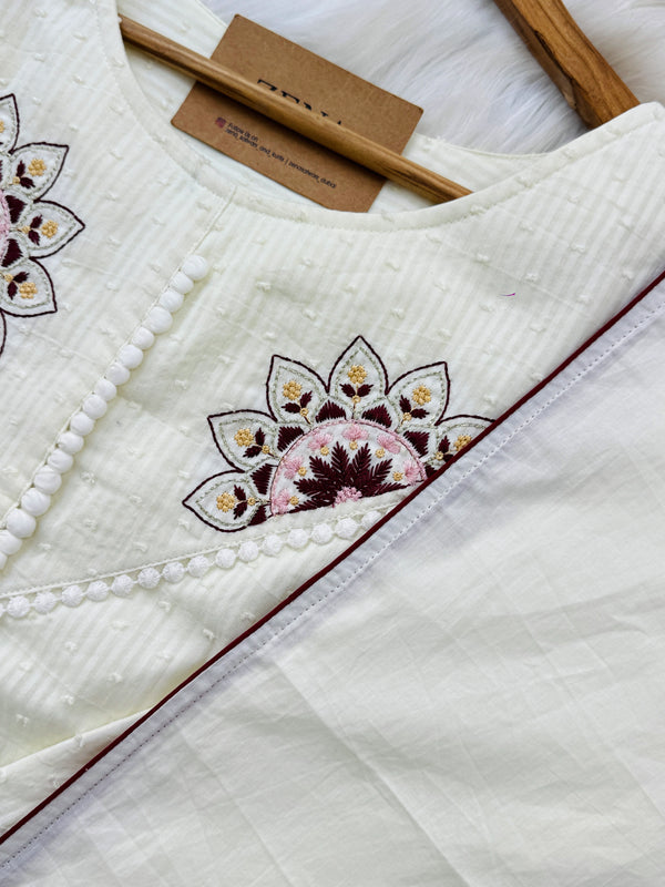 🌿 Pure Mul Cotton Striped Kurti Set with Embroidery 🌿