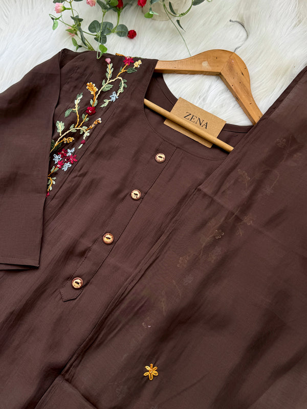 ✨ Glass Chanderi Embroidered Kurti Set ✨