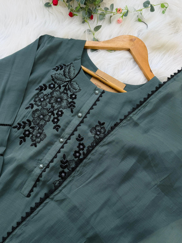 ✨ Glass Chanderi Embroidered Kurti Set ✨