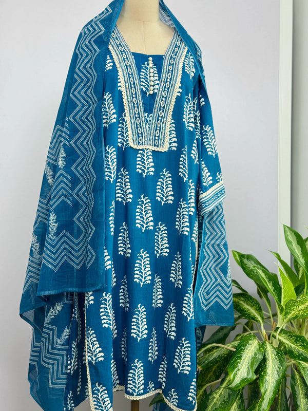 Pure Cotton Hand Detailed Slitted Kurti Set – Comfortable & Stylish 🌿