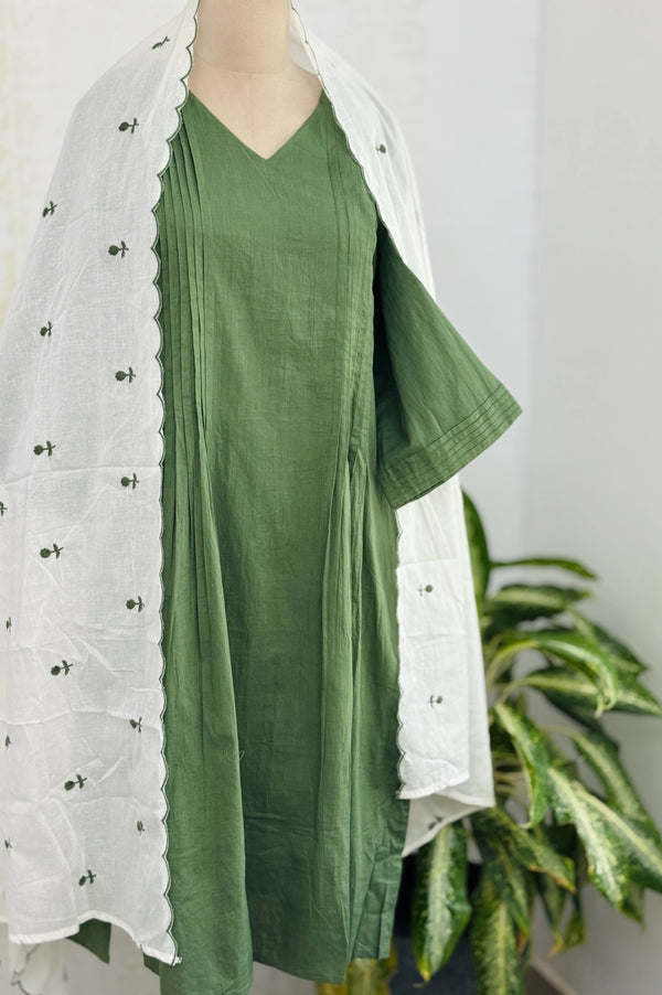 🌸 Pure Mul Cotton Embroidered Anarkali Set 🌸