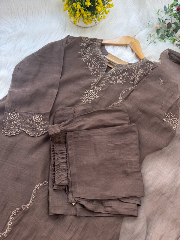 ✨ Mul Chanderi Embroidered Kurti Set ✨